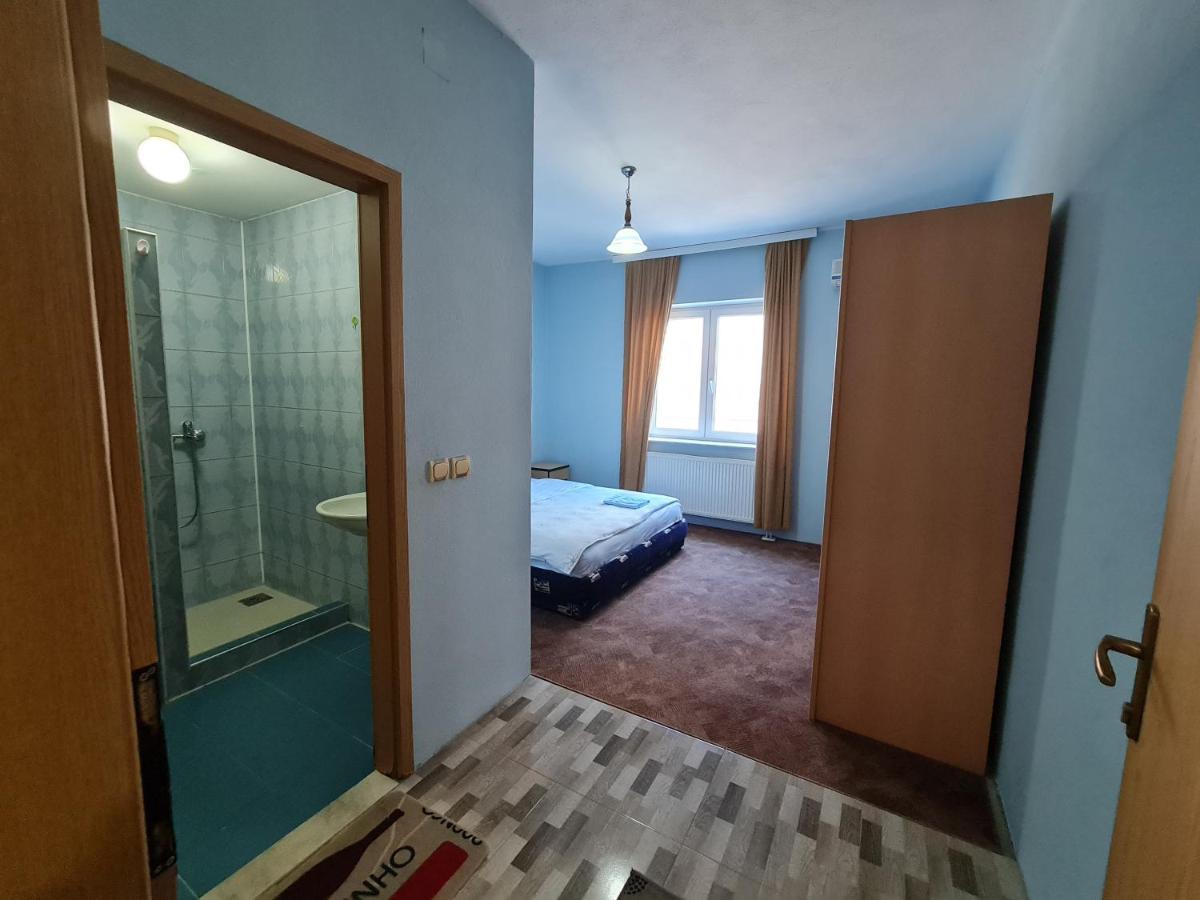 Holiday Ferizaj Exteriör bild