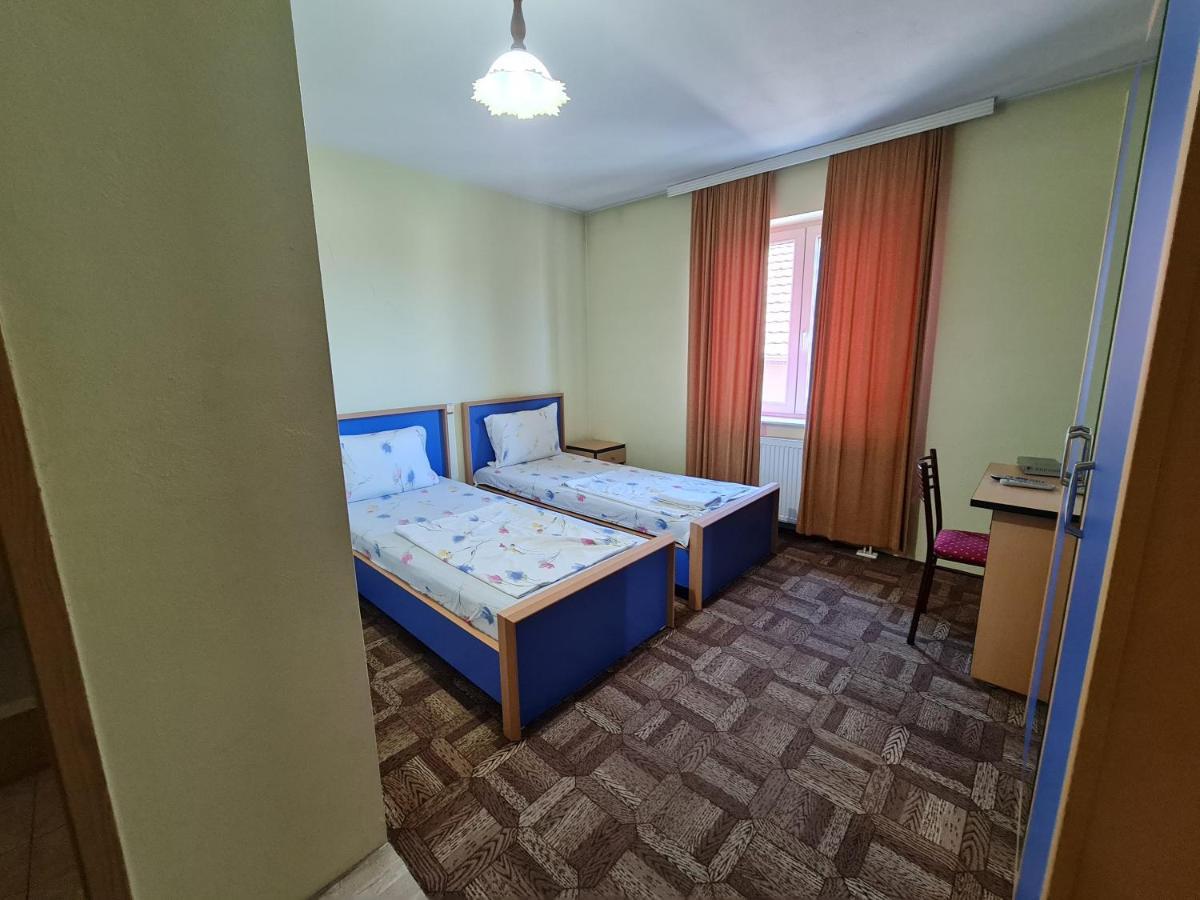 Holiday Ferizaj Exteriör bild