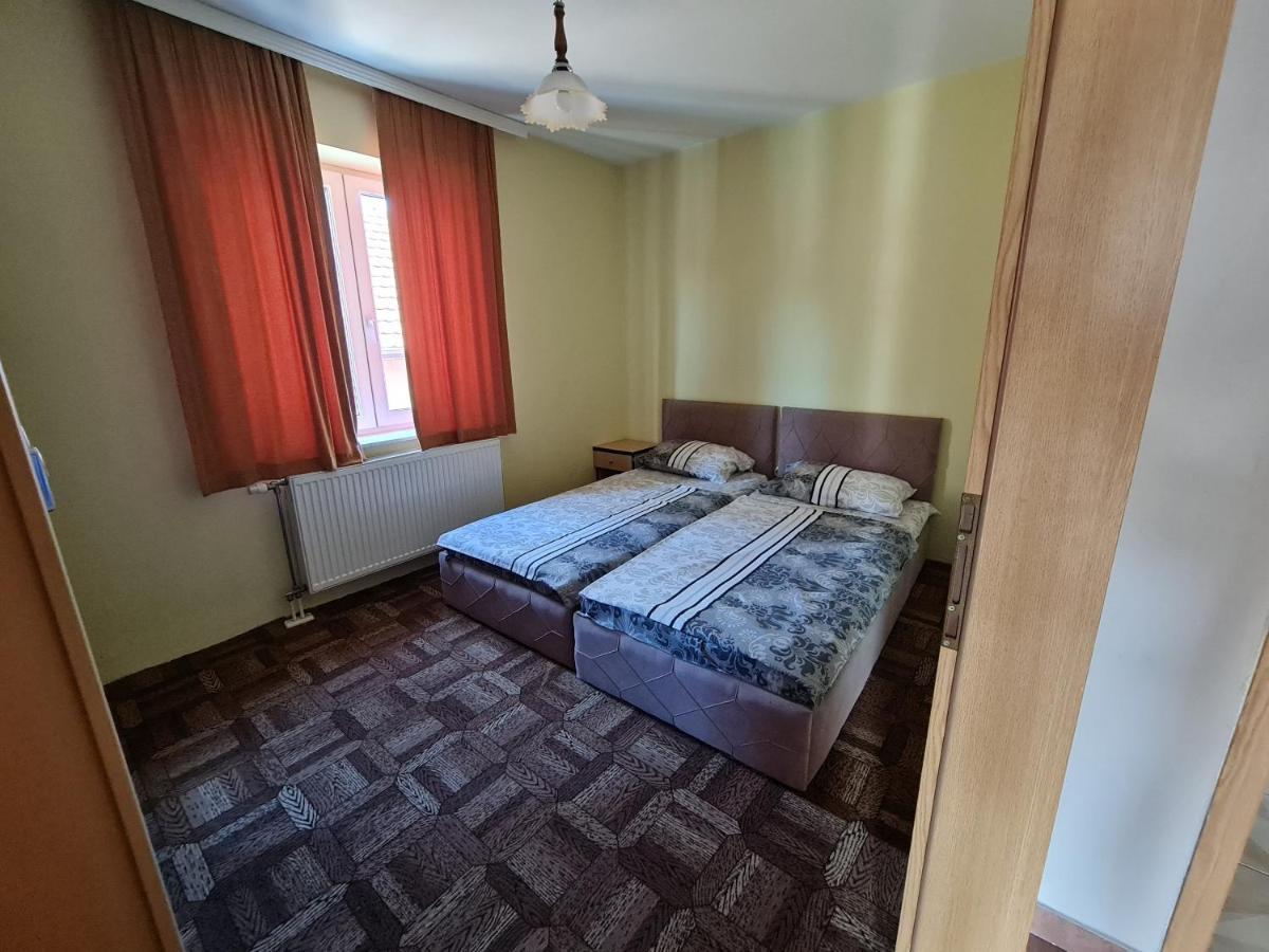 Holiday Ferizaj Exteriör bild