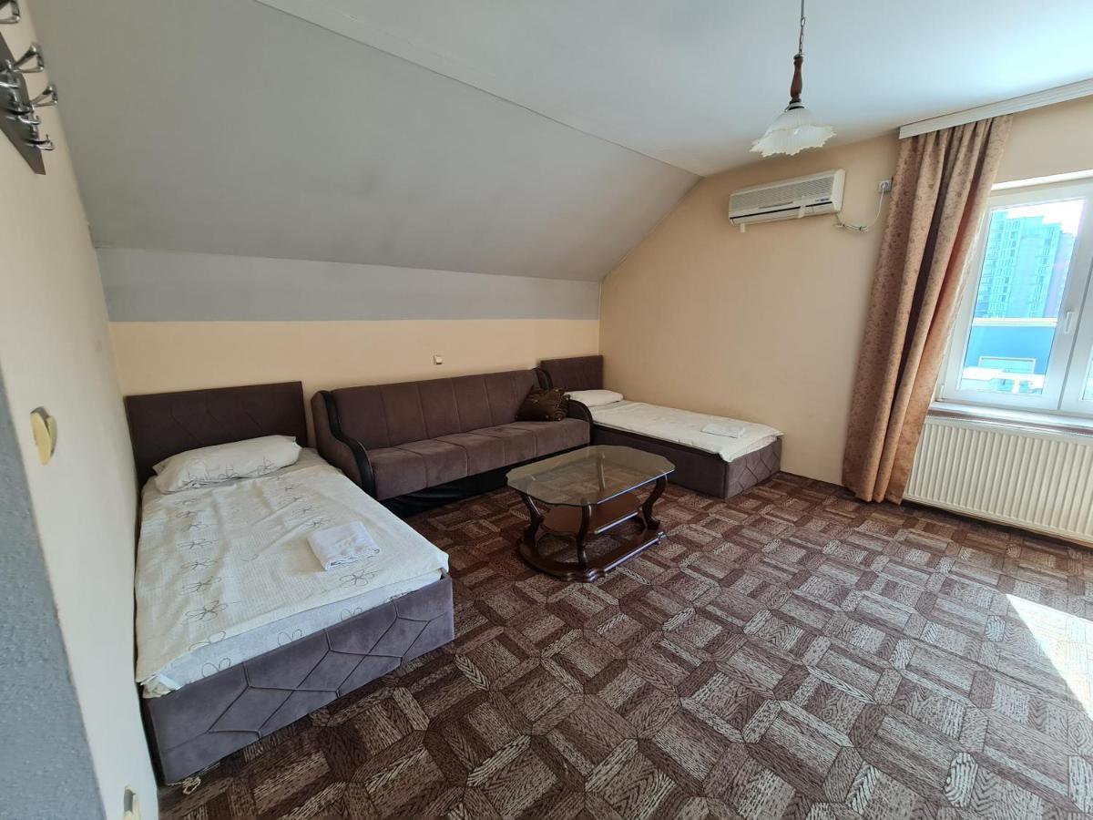 Holiday Ferizaj Exteriör bild