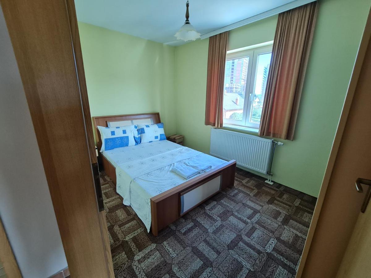 Holiday Ferizaj Exteriör bild
