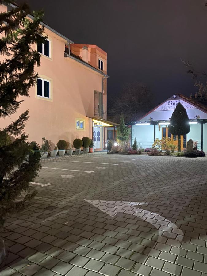 Holiday Ferizaj Exteriör bild