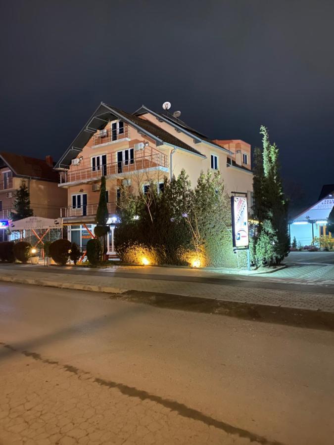 Holiday Ferizaj Exteriör bild