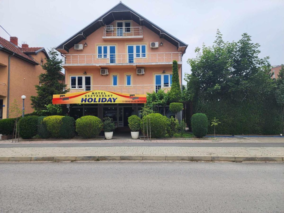 Holiday Ferizaj Exteriör bild